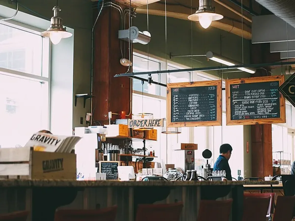 Sudut kopi dan kursi tunggu untuk pelanggan